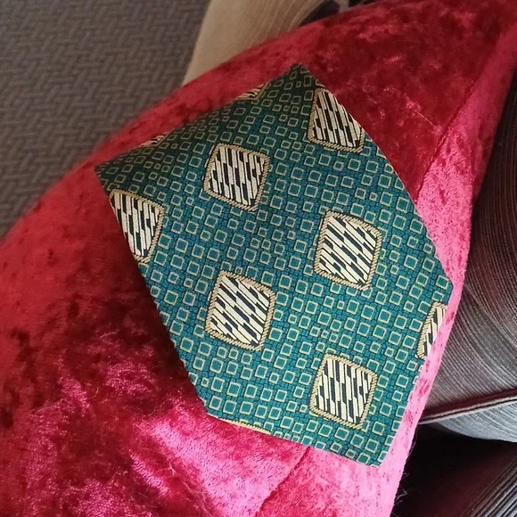 🔥🔥🔥GIORGIO ARMANI 100% silk logo Holiday green tie italy - Picture 2 of 11